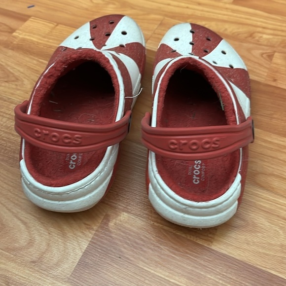 Crocs Kids Red and White Clogs Candy Peppermint Fuzzy Inside Size C 13 - Picture 3 of 5